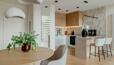 Przestrzeń w dialogu z otoczeniem – apartament nad Jeziorem Zegrzyńskim