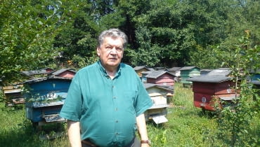 Mieczysław Jamróz w swojej pasiece