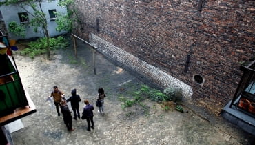 PLAC NA GLANC: metamorfoza podwórka przy ulicy Tokarskiej w Katowicach. Projekt: Grzegorz Layer, Ewa Labus-Janusz, Michał Centkowski PLAC NA GLANC: metamorfoza podwórka przy ulicy Tokarskiej w Katowicach. Projekt: Grzegorz Layer, Ewa Labus-Janusz, Michał Centkowski