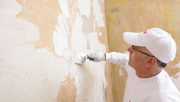 wyrównywanie ścian i sufitów