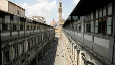 Galeria Uffizi we Florencji 30.06.2006 FLORENCJA GALERIA UFFIZI JEDNO Z NAJWAZNIEJSZYCH MUZEUW MALARSTWA NA SWIECIE FOT. CEZARY ASZKIELOWICZ / AGENCJA GAZETA SLOWA KLUCZOWE: WLOCHY TOSKANIA FLORENCE FIRENZE FLORENCJA TURYSTYKA ITALIA /FR/