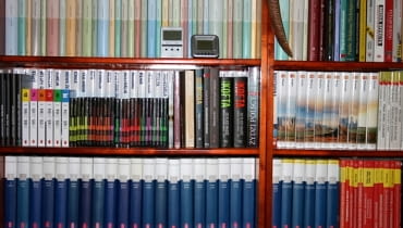 Regał czytelnika. regał na książki, półka z książkami