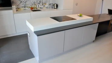 Biały blat kompozytowy firmy Ramido. Biały blat kompozytowy firmy Ramido.