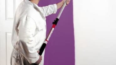 Malowanie ścian. Wałek jest najwygodniejszym narzędziem nie tylko dla żółtodziobów