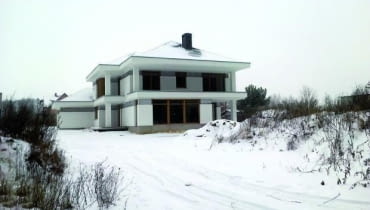 Jeśli planujemy ocieplić dom metodą ETICS (styropian lub wełna mineralna wykończone tynkiem cienkowarstwowym), warto to zrobić przed nadejściem mrozów realizacje domów, budowa