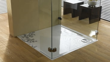 Prysznice z płaskim brodzikiem nie tylko doskonale wyglądają, ale ułatwiają również życie osobom starszym i niepełnosprawnym płaski brodzik