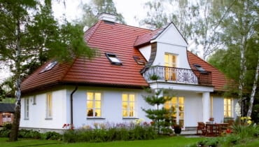 Dwór od strony ogrodu Dwór od strony ogrodu