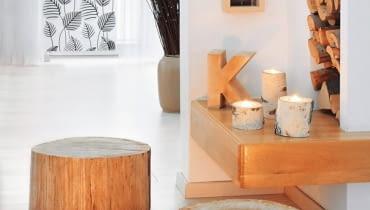 stoliki i świeczniki WNETRZA , POMYSLY NA WYKORZYSTANIE NATURALNYCH MATERIALOW ( KAMIENI , MUSZELEK , ROSLIN ) W DEKORACJACH ;NZ SWIECZNIKI Z KAWALKOW BRZOZYSTYLIZACJA KINGA KOLARY - SKOMROFOT. RADOSLAW WOJNARPUBLIKACJA CZTERY KATY NR 4 (246) - 4 2012