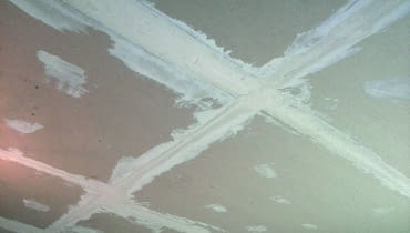 Rozmieszczenie płyt gipsowo-kartonowych w taki sposób, że ich styki tworzą połączenie krzyżowe jest niedopuszczalne