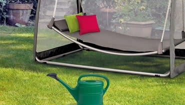 Hamak Bali/LEROY MERLIN Wygodny, z moskitierą i stojakiem. Cena: 599 zł, www.leroymerlin.pl Hamak Bali/LEROY MERLIN Wygodny, z moskitierą i stojakiem. Cena: 599 zł, www.leroymerlin.pl