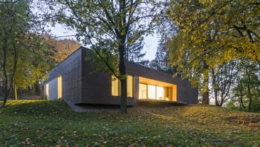 Dom w lesie. Projekt: 081 architekci. Własność Preslland, nie do użytku