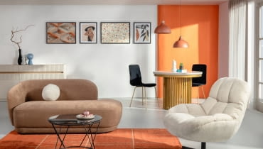 Dom z kolorowymi akcentami