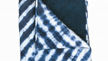 <B>Efekty malarskie to bardzo silny trend w tym sezonie. Jeśli masz coś, na czym widoczne są ślady pędzla albo rozlanej farby, jesteś na czasie!</B> <BR />Dwustronny. Bawełniany pled z batikowym wzorem, wym. 130x180 cm, cena: 155 zł, Broste Copenhagen <B>Efekty malarskie to bardzo silny trend w tym sezonie. Jeśli masz coś, na czym widoczne są ślady pędzla albo rozlanej farby, jesteś na czasie!</B> <BR />Dwustronny. Bawełniany pled z batikowym wzorem, wym. 130x180 cm, cena: 155 zł, Broste Copenhagen