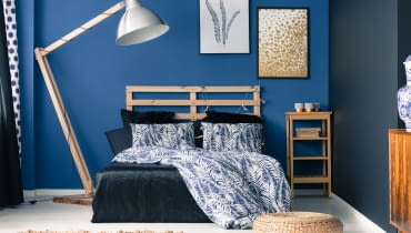 Kolor indygo w sypialni Kolor indygo we wnętrzach: co to za barwa? Inspiracje