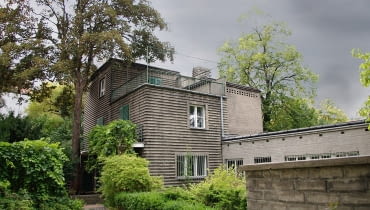 Willa Romualda Gutta w Warszawie (ul. Hoene-Wrońskiego 5) Willa Romualda Gutta w Warszawie (ul. Hoene-Wrońskiego 5)