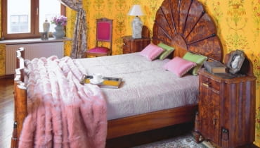 Do dziś przetrwało bardzo mało oryginalnych mebli Thomasa Chippendale'a. Nadal jednak są robione ich kopie. Odtworzenie wyglądu oryginałów ułatwia książka-wzornik meblarski, opracowana przez tego artystę w 1754 r.