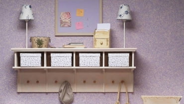 Koniec bałaganu w przedpokoju! Pokona go mebelek łączący funkcje półki, wieszaka i komódki. Z jego wykonaniem poradzi sobie nawet osoba niewprawiona w pracach stolarskich. Nie liczcie jednak, że zrobicie taki mebel w jeden wieczór. Jego wykonanie zajęło naszemu styliście 24 godziny (po kilka godzin dziennie). 19.04.2004 STYLIZACJA WNETRZA CZTERY KATY PRZEDPOKOJ , STOL , KRZESLO , POLKA , LAMPA STYLIZACJA JOANNA PLACHECKA ASYSTENT MARCIN KLABAN FOT. MICHAL MUTOR / AGENCJA GAZETA PUBLIKACJA CZTERY KATY NR 7 (153) - 7.2004 PUBLIKACJA PORADNIK DOMOWY NR 10 (170) - 10.2004 SLOWA KLUCZOWE: WNETRZA MEBLE OSWIETLENIE BUTIK ZDJĘCIE DO WKŁADKI: PUBLIKACJA CZTERY KATY NR 7 (153) - CZASOPISMA PUBLIKACJA PORADNIK DOMOWY NR 10 (170) - CZASOPISMA