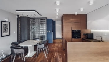 Salon z kuchnią i jadalnią. Salon z kuchnią i jadalnią.