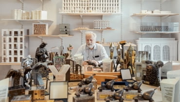 Wojciech Zych ze statuetkami Wojciech Zych ze statuetkami