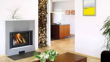 W niemal każdym domu jest kominek, często jednak zapomina się o wyznaczeniu obok niego miejsca na drewno - tymczasem specjalna nisza może stać się wyrazistą ozdobą wnętrza PONOWNA PUBLIKACJA ZA ZGODA WLASCICIELI !!!!!!