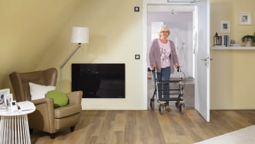 Zdalnie otwierane drzwi wewnętrzne to duże ułatwienie dla osób z ograniczoną sprawnością ruchową Zdalnie otwierane drzwi wewnętrzne to duże ułatwienie dla osób z ograniczoną sprawnością ruchową