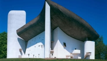 Notre-Dame du Haut w Ronchamp we Francji, proj Le Corbusier .Notre-Dame du Haut w Ronchamp we Francji, proj Le Corbusier