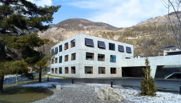 Szkoła w Volleges w Szwajcarii. Savioz Fabrizzi Architectes