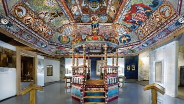 Replika sklepienia XVII-wiecznej synagogi z Gwoźdźca. 67 mitycznych zwierząt, 1000 motywów roślinnych. Nad odtworzeniem elementów sklepienia pracowało 400 wolontariuszy metodami z tamtych czasów. Muzeum Historii Żydów Polskich POLIN