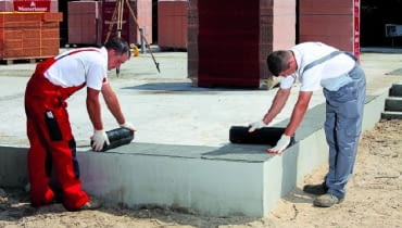 21.07.2009 WIAZOWNA ( WIAiZOWNA ) - BUDOWA DOMU Z PUSTAKA POROTHERM FIRMY WIENERBERGER . UL KOSCIELNA FOT. BRUNO FIDRYCH +48 600 83 82 82