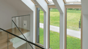 Maksimum szkła i jak najmniej zbędnych okuć, czyli samonośny system punktowy mocowania balustrady do boku to najlepsze rozwiązanie na schody i antresole. Maksimum szkła i jak najmniej zbędnych okuć, czyli samonośny system punktowy mocowania balustrady do boku to najlepsze rozwiązanie na schody i antresole.