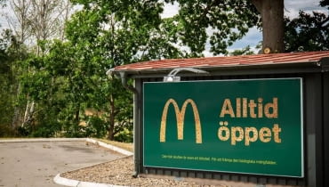 Schronienia dla pszczół w billboardach McDonald's Schronienia dla pszczół w billboardach McDonald's