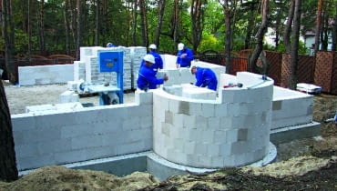 Budowa domu w systemie z betonu komórkowego murowanie