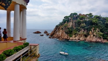 Najpiękniejsze widoki na morze roztaczają się ze Świątyni Linneusza (na zdjęciu po lewej)