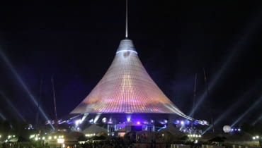 Największy namiot na świecie, proj. , Foster and Partners - Centrum Rozrywkowe Khan Shatyr w Astanie