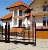 Na wąskiej działce zazwyczaj konieczne jest postawienie domu mającego kilka kondygnacji. DO JEDNORAZOWEJ PUBLIKACJI