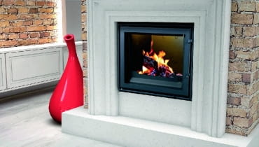 Propozycja 1. Standard. CSDLine Aqua 15 l Model: z szybą prostą l Moc: nominalna 15 kW l Wymiary: wys. 860 x szer. 620 x gł. 535 mm l Materiał: wkład z żeliwa l Wyposażenie podstawowe: wężownica schładzająca, szyber, dolot powietrza, zimna rączka, drzwi otwierane na bok, szyba samoczyszcząca (kurtyna powietrzna i piroliza) Cena : 5535 zł (23% VAT)