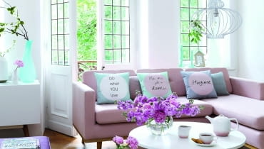 Na oścież. Już pierwszego ciepłego dnia otwórz szeroko okna i trzymaj je otwarte jak najdłużej, aby wypuścić z domu 'zimę złą' - niech zastąpi ją świeży wiosenny powiew. Robimy to dwa, trzy razy dziennie; koniecznie rano i przed snem. Na oścież. Już pierwszego ciepłego dnia otwórz szeroko okna i trzymaj je otwarte jak najdłużej, aby wypuścić z domu 'zimę złą' - niech zastąpi ją świeży wiosenny powiew. Robimy to dwa, trzy razy dziennie; koniecznie rano i przed snem.