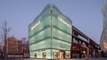 Flagowy sklep Tiffany & Co. w Pekinie z fasadą projektu MVRDV