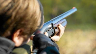 Celując do tarczy można niechcący trafić człowieka lub zwierze Celując do tarczy można niechcący trafić człowieka lub zwierze