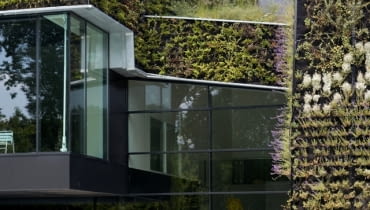 Wielofunkcyjny obiekt sportowy z ożywioną, trawiastą elewacją ekologia, holandia, publiczne, fasada, elewacja, architektura organiczna