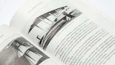 W swoich publikacjach le Corbusier często odwoływał się do maszyn - samolotów, samochodów, statków, które były wyobrażeniem postępu technologicznego, który zdaniem architekta, powinien być także drogą rozwoju architektury W swoich publikacjach le Corbusier często odwoływał się do maszyn - samolotów, samochodów, statków, które były wyobrażeniem postępu technologicznego, który zdaniem architekta, powinien być także drogą rozwoju architektury