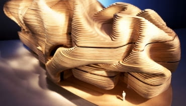 Temple, Kagoshima, Japonia. Projekt buddyjskiej świątyni jest obecnie w fazie budowy. Forma budynku o dynamicznej, organicznej strukturze przypominać ma ceremonialną tkaninę na której siedzi Budda. thomas heatherwick