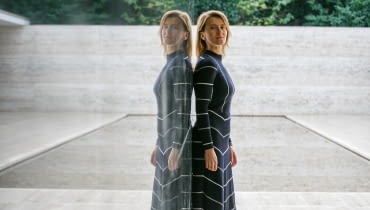 Katarzyna Krakowiak w Pawilonie Miesa van der Rohe w Barcelonie