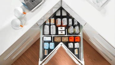 przechowywanie, schowki, szafka narożna, małe wnętrza