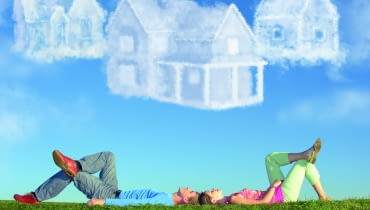 Zwykle nasze wyobrażenia o przyszłym domu musimy mocno zweryfikować ze względu na metrażowe ograniczenia, miejscowy plan zagospodarowania przestrzennego lub warunki do zabudowy