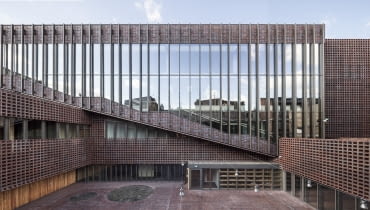 Wydział Radia i Telewizji im. K. Kieślowskiego Uniwersytetu Śląskiego. Proj. BAAS arquitectura, Grupa 5 Architekci i MAŁECCY biuro projektowe Wydział Radia i Telewizji im. K. Kieślowskiego Uniwersytetu Śląskiego. Proj. BAAS arquitectura, Grupa 5 Architekci i MAŁECCY biuro projektowe