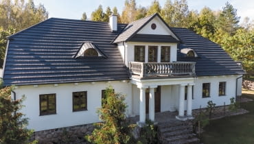 Dlaczego warto postawić na dach mansardowy?