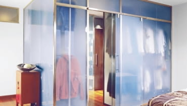 UWAGA PONOWNA PUBLIKACJA ZA ZGODA WLASCICIELI WARSZAWA MIESZKANIE W BLOKU WNETRZA STYLIZACJA NIGELA HOPE FOT. ALEX PAVLOVIC ( KARL JORGENSON ) PUBLIKACJA CZTERY KATY NR 1 (207) - 1 2009