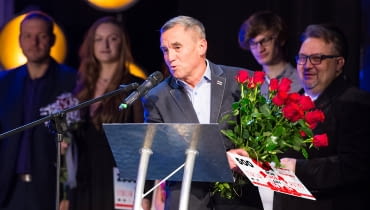 Wręczenie nagrody ufundowanej, przez Tadeusza Pałkę na Ogólnopolskim Festiwalu Piosenek Jeremiego Przybory "Stacja Kutno" Wręczenie nagrody ufundowanej, przez Tadeusza Pałkę na Ogólnopolskim Festiwalu Piosenek Jeremiego Przybory "Stacja Kutno"