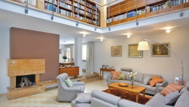 Biblioteczka, książki w domu, gabinet, regał na książki